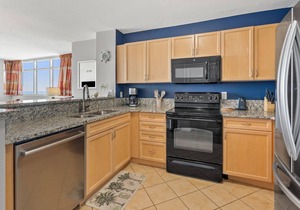 First-class oceanfront condo w/pools, lazy river, pier restaurant/bar in Cherry Grove