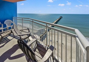 First-class oceanfront condo w/pools, lazy river, pier restaurant/bar in Cherry Grove