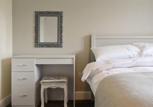 Five Dorchester Drive - Uk32043