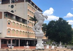 Flat Cavalinho Branco - Ap 136