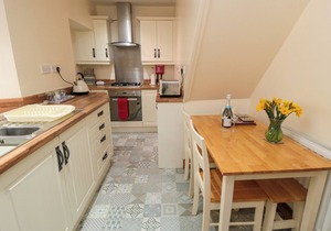 FLORENCE COTTAGE, pet friendly, country holiday cottage in Hinderwell