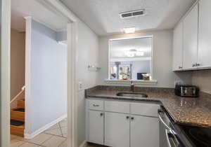 Forest Beach Townhome 2BR/1.5 Bath Pet Friendly and 1 Block from the Beach