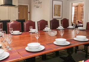 FORREST'S YARD 1, family friendly, with open fire in Kendal