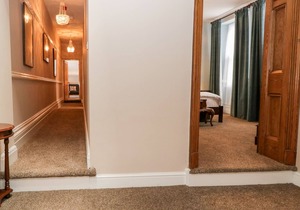 FORREST'S YARD 1, family friendly, with open fire in Kendal