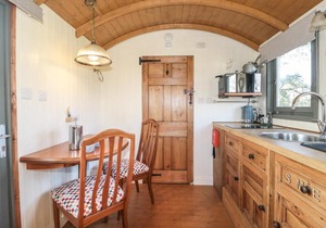 Forton House Shepherds Hut 2