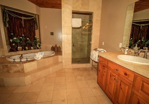 Four Happy Bears Estate #1277