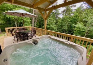 Foxes' Den Cabin with Private Hot Tub