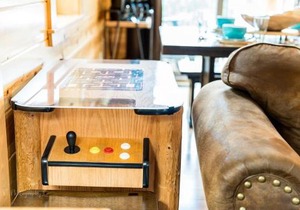 Foxes' Den Cabin with Private Hot Tub