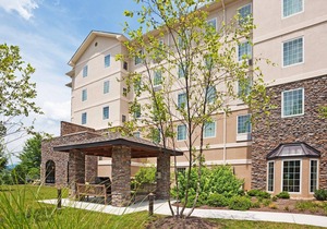 Free Breakfast. Pool & Gym. Near the University of Tennessee Arboretum!