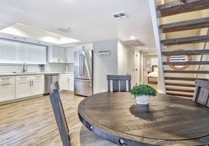 FREE GOLF! Pet Friendly, Upgraded, Heated Pool/Spa Minutes to Giants stadium & Old Town Scottsdale!