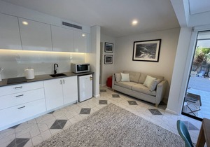 Freshwater Views Beachside 1 Bedroom Apartment