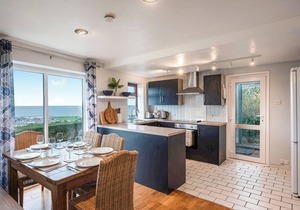 Frondeg translates to ’Pretty Hill’, this is exactly what this property offers.