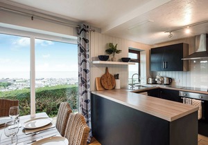 Frondeg translates to ’Pretty Hill’, this is exactly what this property offers.