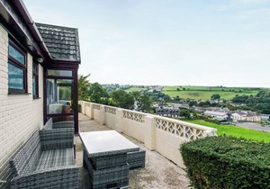 Frondeg translates to ’Pretty Hill’, this is exactly what this property offers.