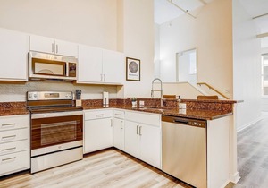 Frontdesk | 2 BR Apt near Indiana War Memorial