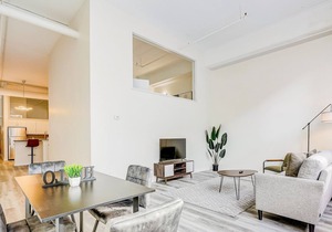 Frontdesk | 2 BR Apt near Indiana War Memorial