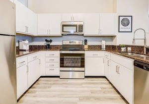 Frontdesk | 2 BR Apt near Indiana War Memorial