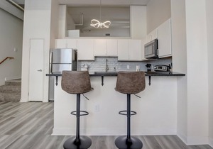 Frontdesk | 2 BR Apt by Soldiers/Sailors Monument