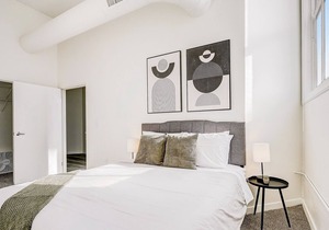 Frontdesk | 2 BR Apt near Indy Motor Speedway