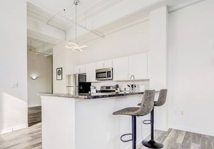 Frontdesk | 2 BR Apt near Indy Motor Speedway