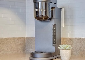 Frontdesk | 2 BR Apt by Kurt Vonnegut Library