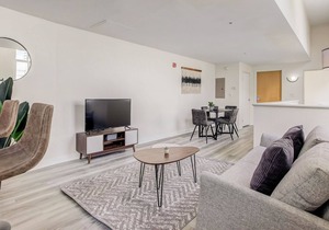 Frontdesk | 2 BR Apt by the Eiteljorg Museum