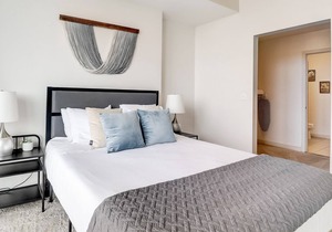 Frontdesk | Breathtaking Uptown 1BR Apt w/ Parking