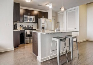 Frontdesk | Classy 1bd High-Rise in Uptown