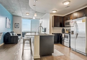 Frontdesk | Classy 1bd High-Rise in Uptown