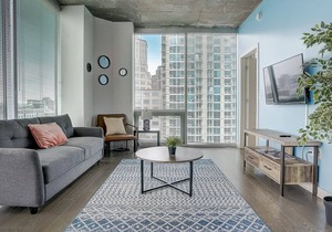 Frontdesk | Stunning 2BR Apt High-Rise in Uptown