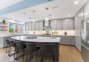 Fully Renovated 4 bedroom home -Less than half mile to West Dennis Beach