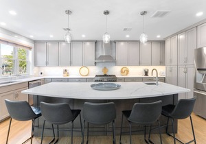 Fully Renovated 4 bedroom home -Less than half mile to West Dennis Beach