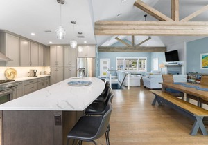 Fully Renovated 4 bedroom home -Less than half mile to West Dennis Beach