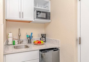 Fully Renovated King Suite! Perfect For 2 Guests! Private Balcony