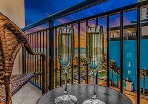 Fully Renovated King Suite! Perfect For 2 Guests! Private Balcony