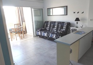 Furnished, air-conditioned T2 apartment 150m from the beach