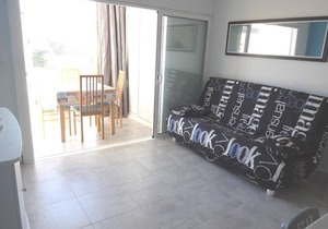 Furnished, air-conditioned T2 apartment 150m from the beach