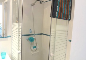 Furnished, air-conditioned T2 apartment 150m from the beach