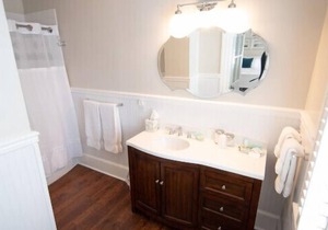 Galleon Room - Captain's Quarters Inn, Downtown Historic Edenton