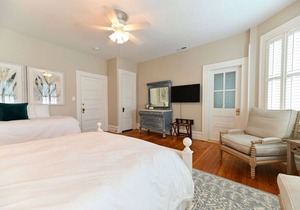 Galleon Room - Captain's Quarters Inn, Downtown Historic Edenton