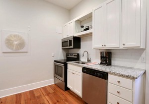 Gallery Stays - Parkside Suite