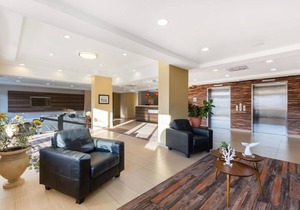 Gateway Hotel & Suites, Ascend Hotel Collection