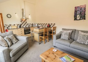 KITCHEN COTTAGE, romantic, with a garden in Thirsk