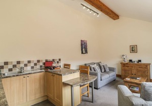 KITCHEN COTTAGE, romantic, with a garden in Thirsk