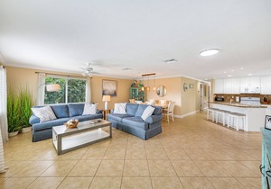 *GEM!*3 BR BEACH HOUSE w/HEATED POOL, short ride to the beach!