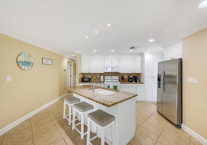 *GEM!*3 BR BEACH HOUSE w/HEATED POOL, short ride to the beach!