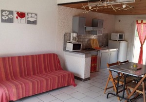 Gitelacapelle with 2 swimming pool bedrooms, 10mm from wild beaches, tropical setting .