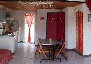 Gitelacapelle with 2 swimming pool bedrooms, 10mm from wild beaches, tropical setting .