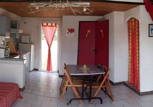 Gitelacapelle with 2 swimming pool bedrooms, 10mm from wild beaches, tropical setting .