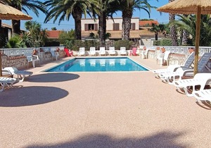 Gitelacapelle with 2 swimming pool bedrooms, 10mm from wild beaches, tropical setting .